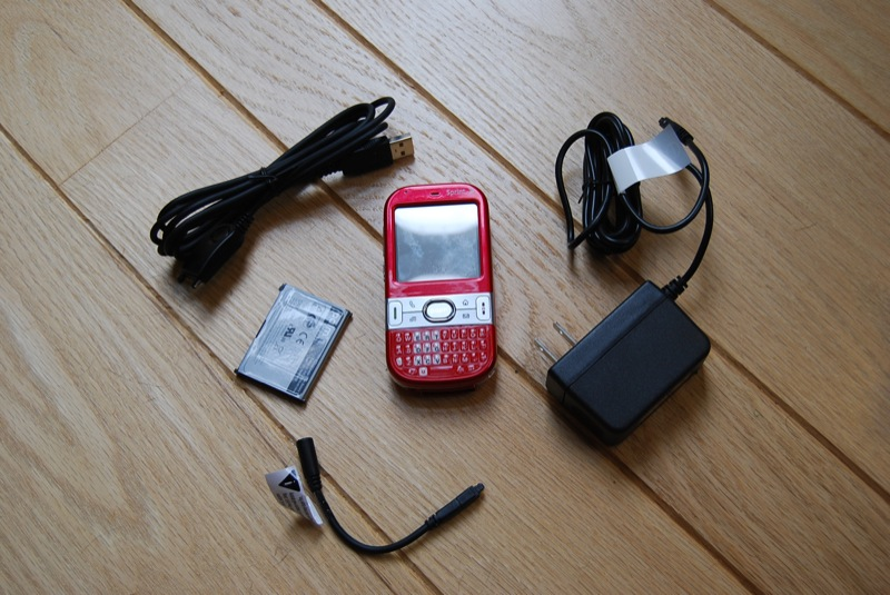 Illustration for article titled Palm Centro Unboxed and Reviewed (Verdict: Yep, Definitely Gonna Sell Loads of 'Em)